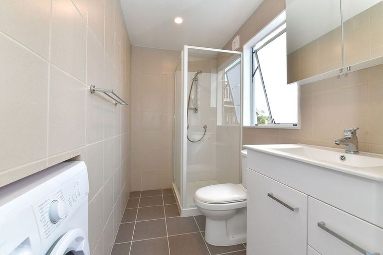 Photo of property in 112a Pacific Parade, Army Bay, Whangaparaoa, 0930