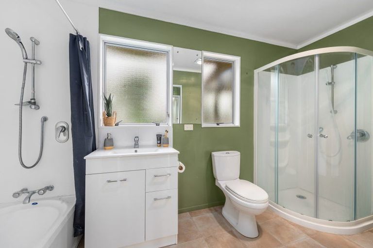 Photo of property in 12 Humphries Place, Awapuni, Palmerston North, 4412