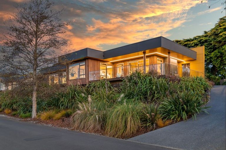 Photo of property in 10 Ferndale Drive, Waikanae, 5036