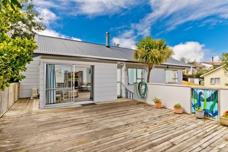 Photo of property in 19 Imperial Place, Henderson, Auckland, 0612