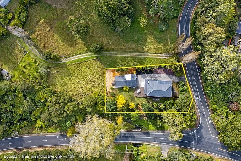 Photo of property in 673 West Coast Road, Oratia, Auckland, 0604