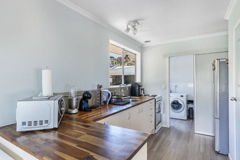 Photo of property in 2 Te Ngaere Place, Merrilands, New Plymouth, 4312