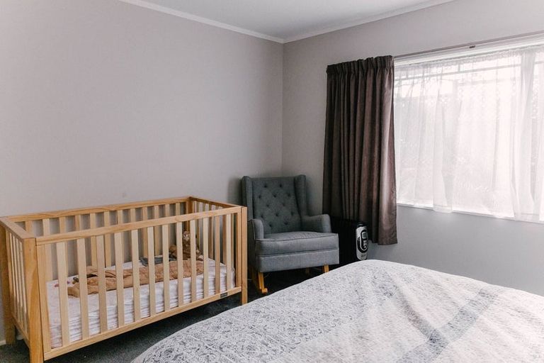 Photo of property in 1 Marbella Drive, Massey, Auckland, 0614