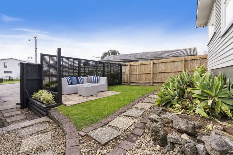 Photo of property in 1/92 Commissariat Road, Mount Wellington, Auckland, 1060