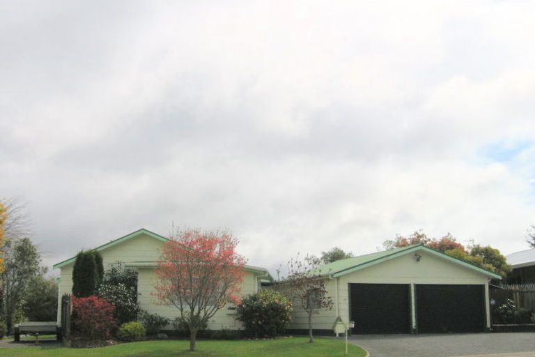 Photo of property in 17 Epping Place, Richmond Heights, Taupo, 3330