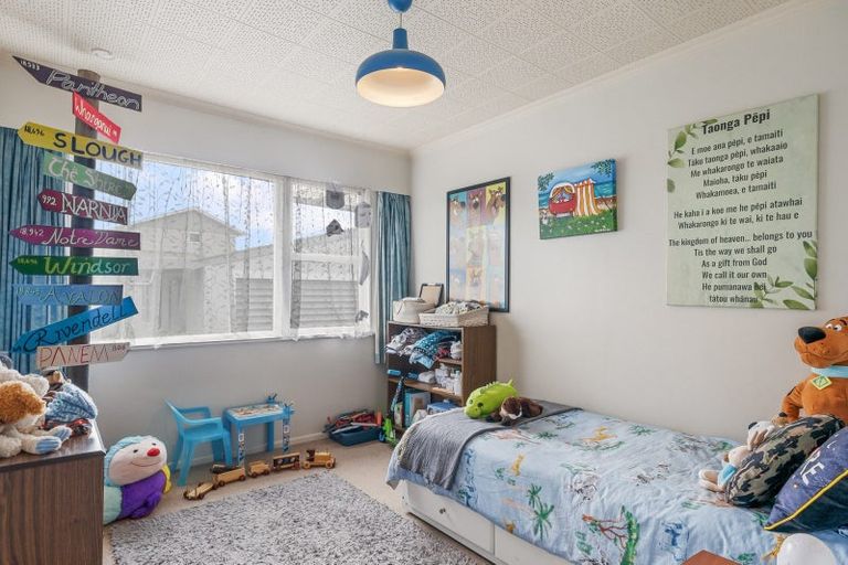 Photo of property in 35 Highbury Drive, Levin, 5510