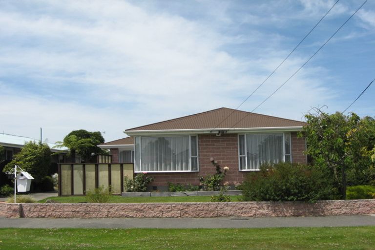 Photo of property in 28 Tenby Place, Avondale, Christchurch, 8061