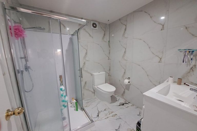 Photo of property in 18 Brunner Road, Glen Eden, Auckland, 0602