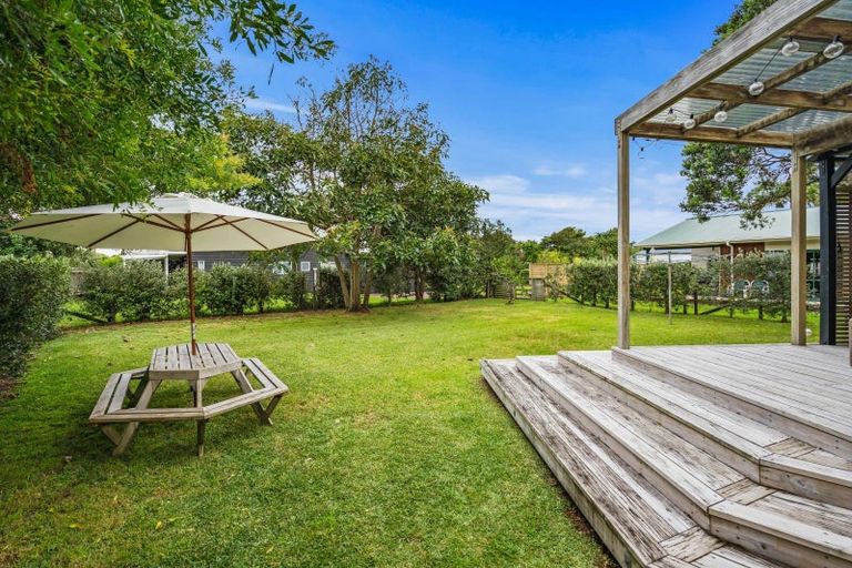 Photo of property in 8 Ringer Avenue, Matapouri, Whangarei, 0173