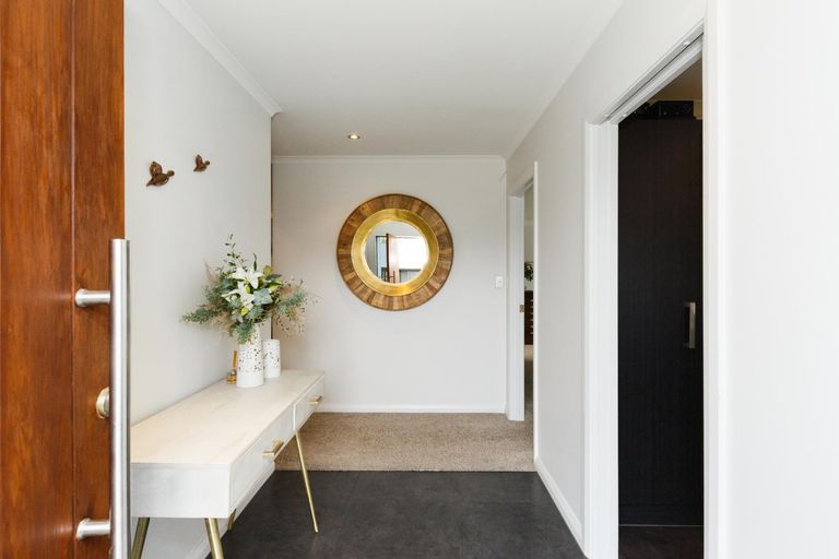 Photo of property in 6 D'urville Place, Kelvin Grove, Palmerston North, 4414