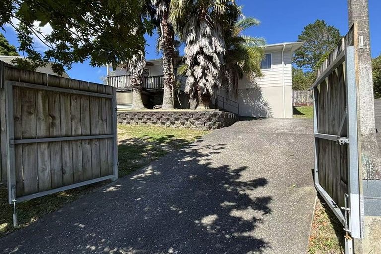 Photo of property in 10 Glenfinn Place, Massey, Auckland, 0614