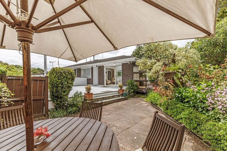 Photo of property in 2/4 Celina Place, Browns Bay, Auckland, 0630