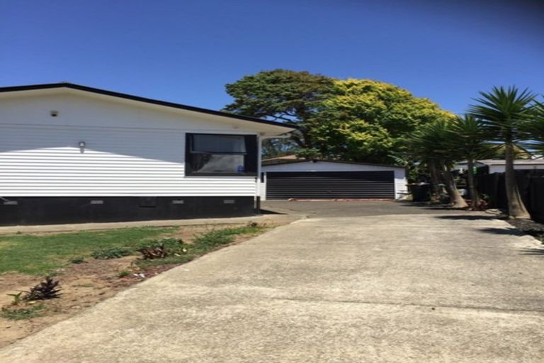 Photo of property in 42 Kemble Close, Mangere, Auckland, 2022