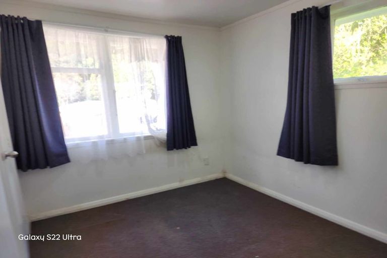 Photo of property in 22 Worcester Place, Cannons Creek, Porirua, 5024
