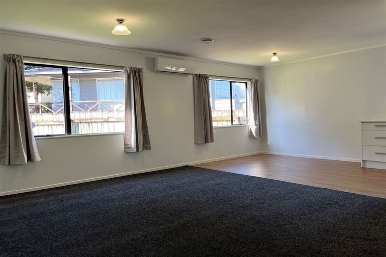 Photo of property in 6/17a Idesia Place, Totara Heights, Auckland, 2105