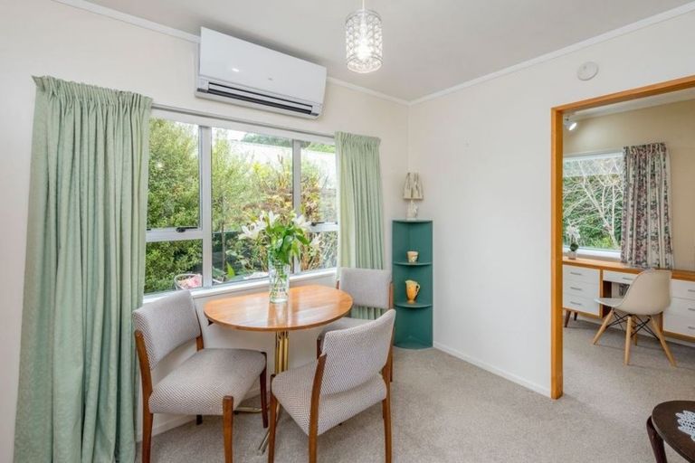 Photo of property in 12 Poneke Drive, Waikanae, 5036