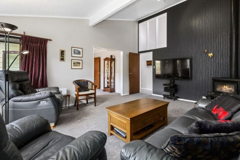 Photo of property in 5 Deveron Place, Tawa, Wellington, 5028