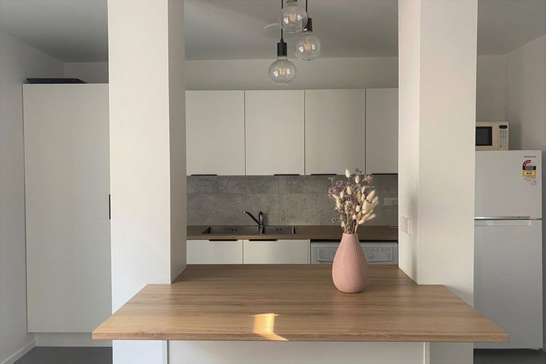 Photo of property in 6b Seaview Road, Milford, Auckland, 0620