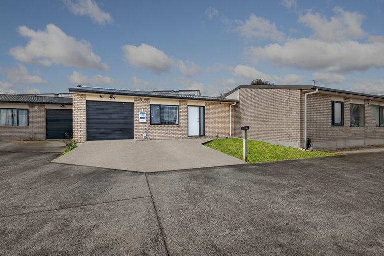 Photo of property in 14/12a Tironui Station Road East, Papakura, 2112
