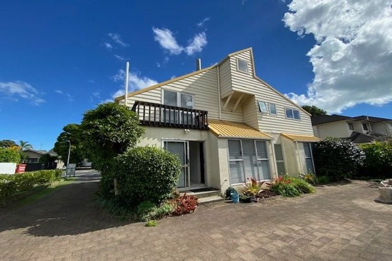 Photo of property in 50 Hattaway Avenue, Bucklands Beach, Auckland, 2012