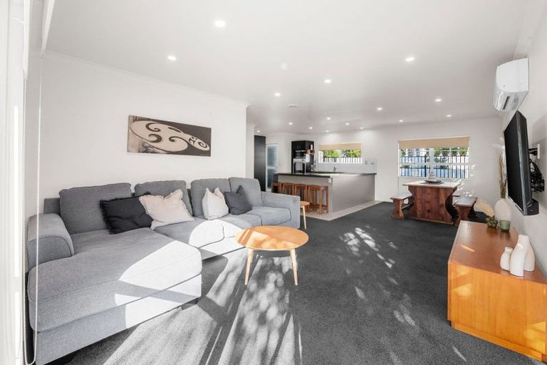 Photo of property in 42 Gilbass Avenue, Hamilton Lake, Hamilton, 3204