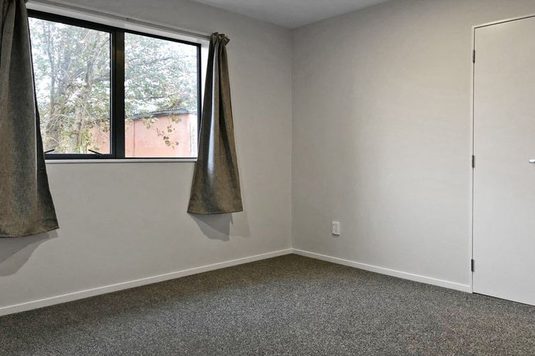 Photo of property in 121 Flanshaw Road, Te Atatu South, Auckland, 0610