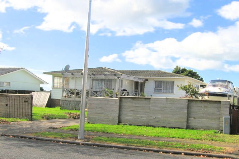 Photo of property in 53 Sikkim Crescent, Clover Park, Auckland, 2019