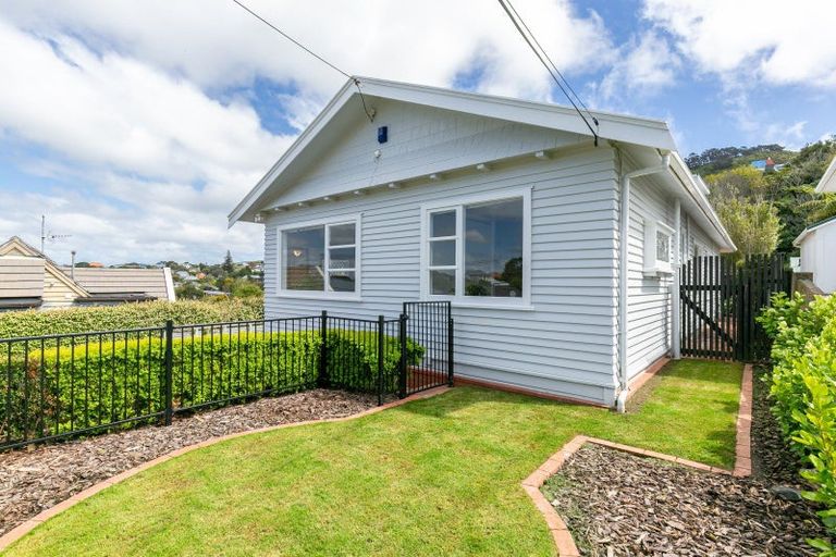 Photo of property in 15 Omar Street, Khandallah, Wellington, 6035