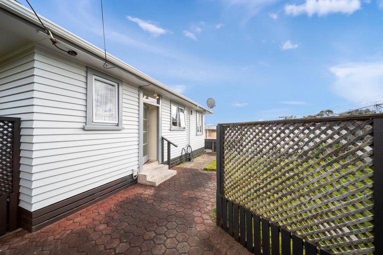 Photo of property in 1 Endeavour Street, Marfell, New Plymouth, 4310