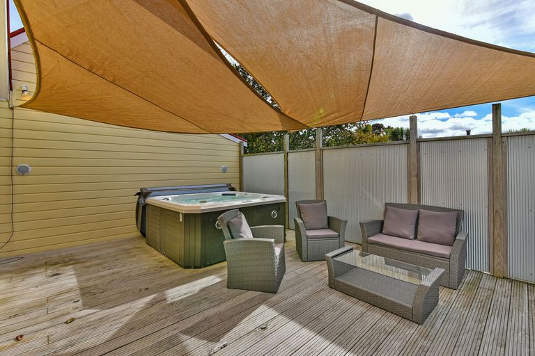 Photo of property in 10 Lorelei Place, Opaheke, Papakura, 2113