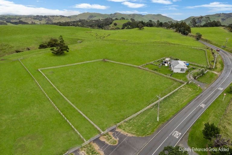 Photo of property in 2590 Awhitu Road, Awhitu, 2684