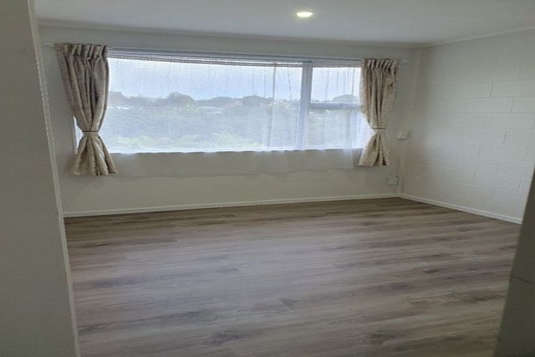 Photo of property in 2/5 Oates Road, Glen Eden, Auckland, 0602