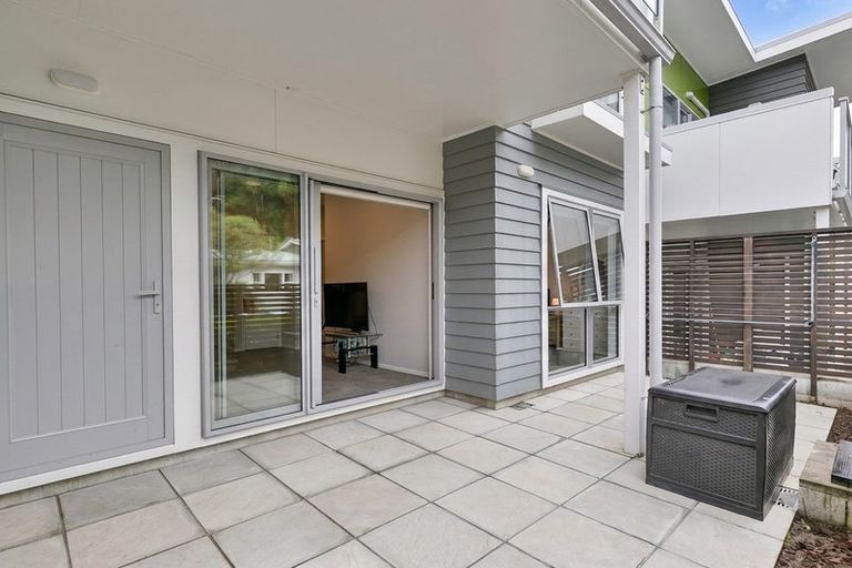 Photo of property in 25 Batchelor Street, Newlands, Wellington, 6037