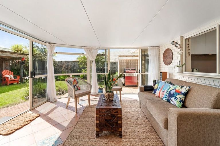 Photo of property in 39 Lakeside Drive, Orewa, 0931