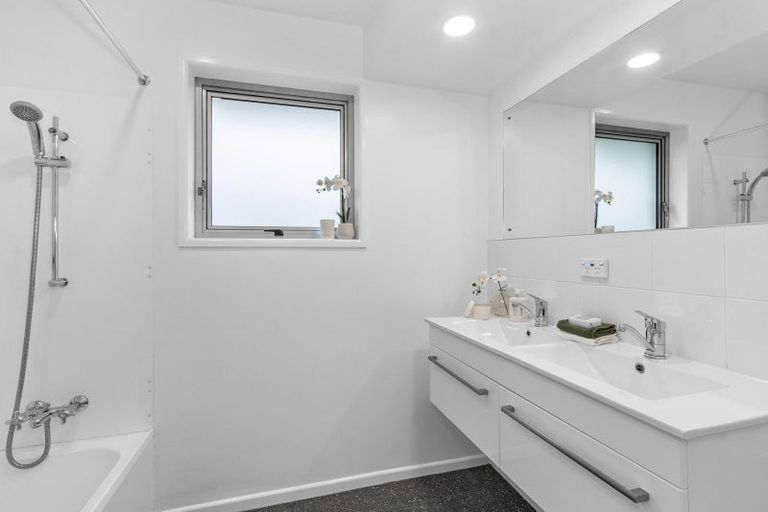 Photo of property in 41 Sandwich Road, Beckenham, Christchurch, 8023