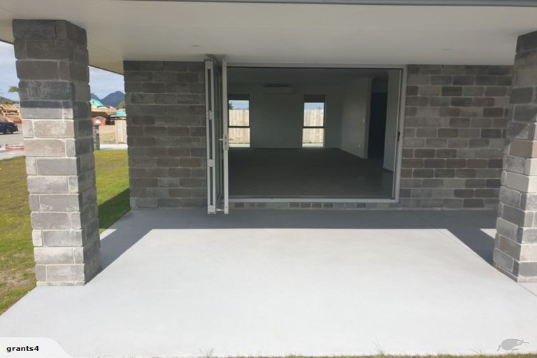 Photo of property in 30 Kaurinui Crescent, One Tree Point, 0118