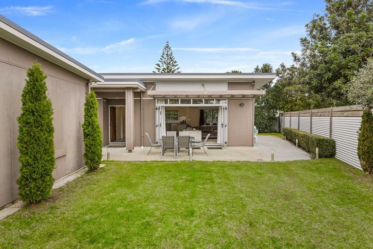 Photo of property in 44a Yeovil Road, Te Atatu Peninsula, Auckland, 0610