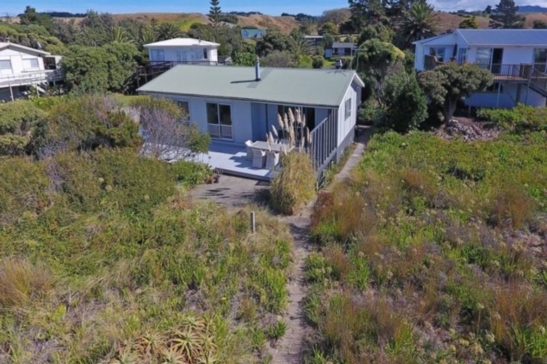 Photo of property in 117 Blue Pacific Parade, Riversdale Beach, Masterton, 5872