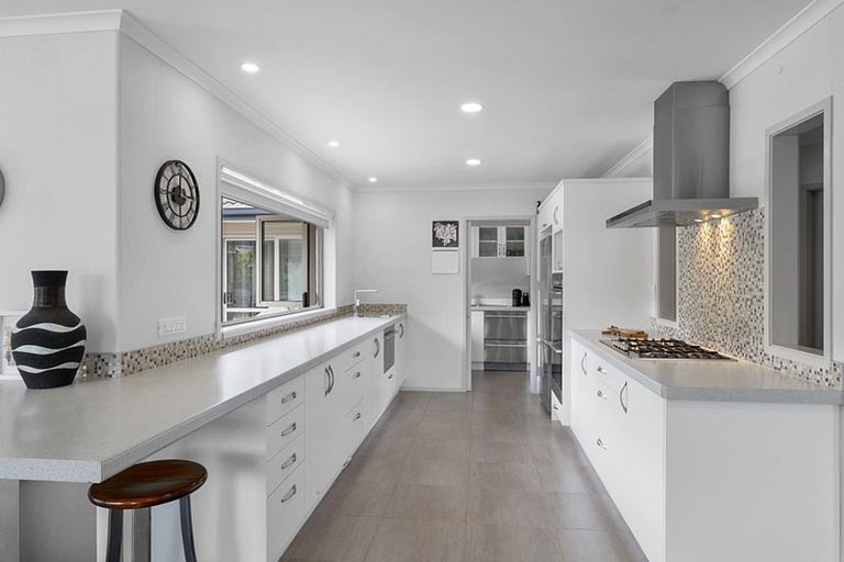 Photo of property in 27 Redwood Crescent, Hurdon, New Plymouth, 4310