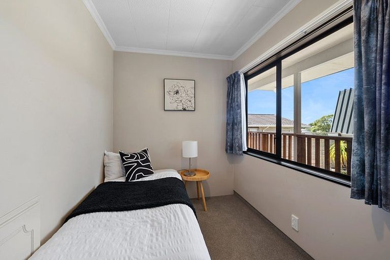 Photo of property in 8 Julian Place, Westown, New Plymouth, 4310