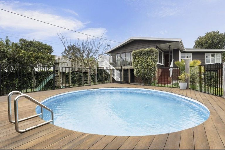 Photo of property in 97 Wallace Road, Mangere Bridge, Auckland, 2022