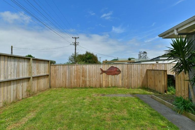 Photo of property in 19 Parakai Avenue, Parakai, 0830