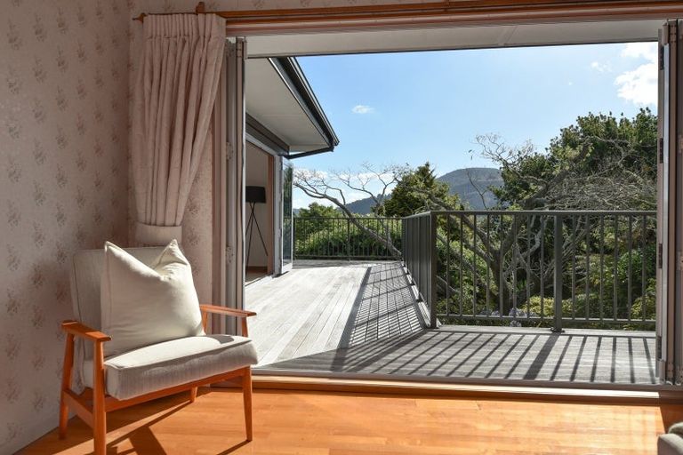 Photo of property in 6 Pah Road, Kawaha Point, Rotorua, 3010