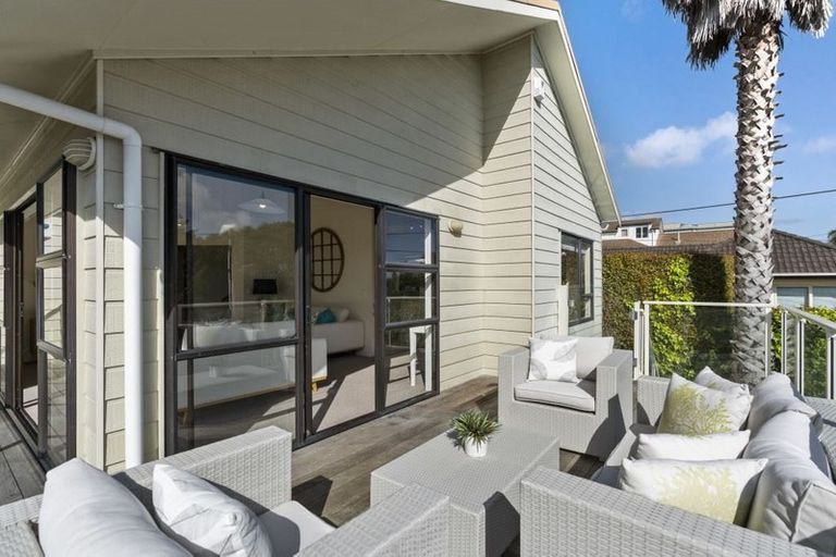 Photo of property in 1/13 Garadice Road, Rothesay Bay, Auckland, 0630
