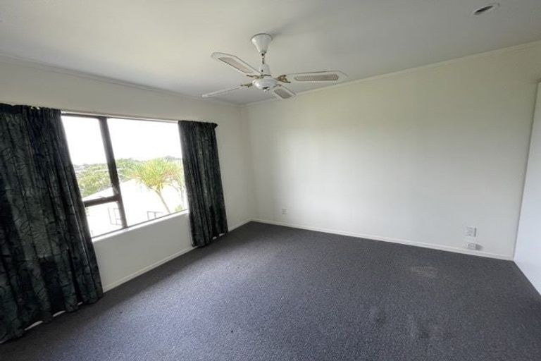 Photo of property in 12 Sumich Place, West Harbour, Auckland, 0618