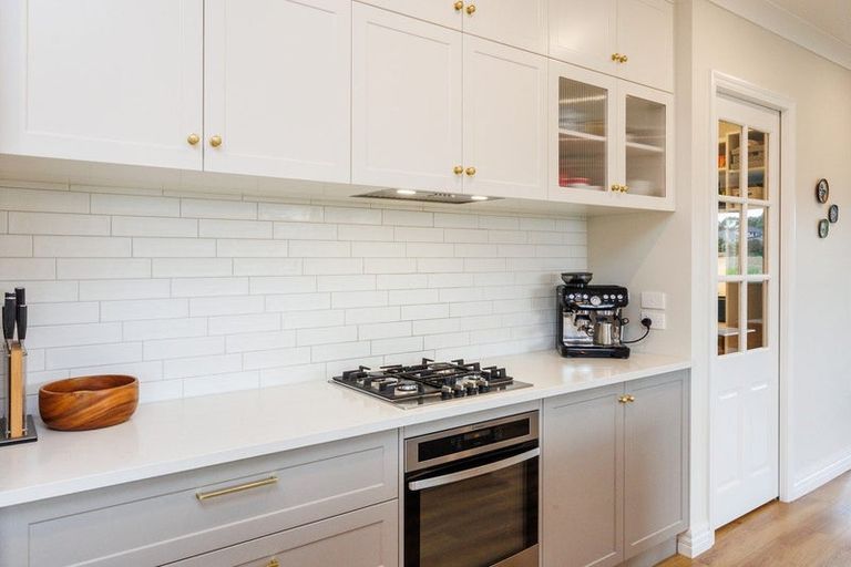 Photo of property in 44 Vaucluse Heights, Fitzherbert, Palmerston North, 4410