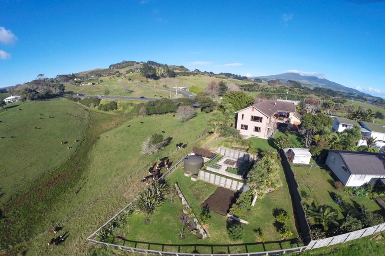 Photo of property in 1 Lorenzen Bay Road, Raglan, 3225