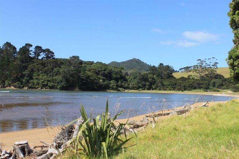 Photo of property in 60 Carey Road, Port Charles, Coromandel, 3584