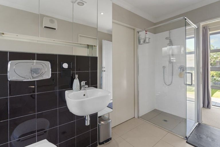 Photo of property in 185 Te Moana Road, Waikanae, 5036