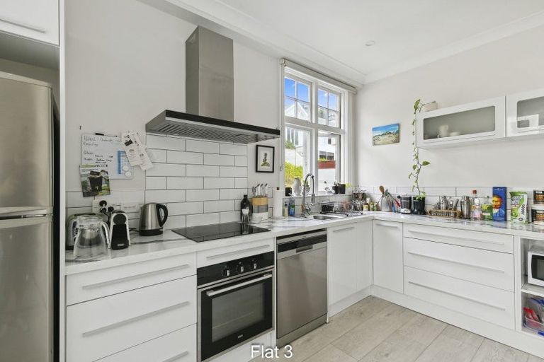 Photo of property in Coburn House, 246 Oriental Parade, Oriental Bay, Wellington, 6011